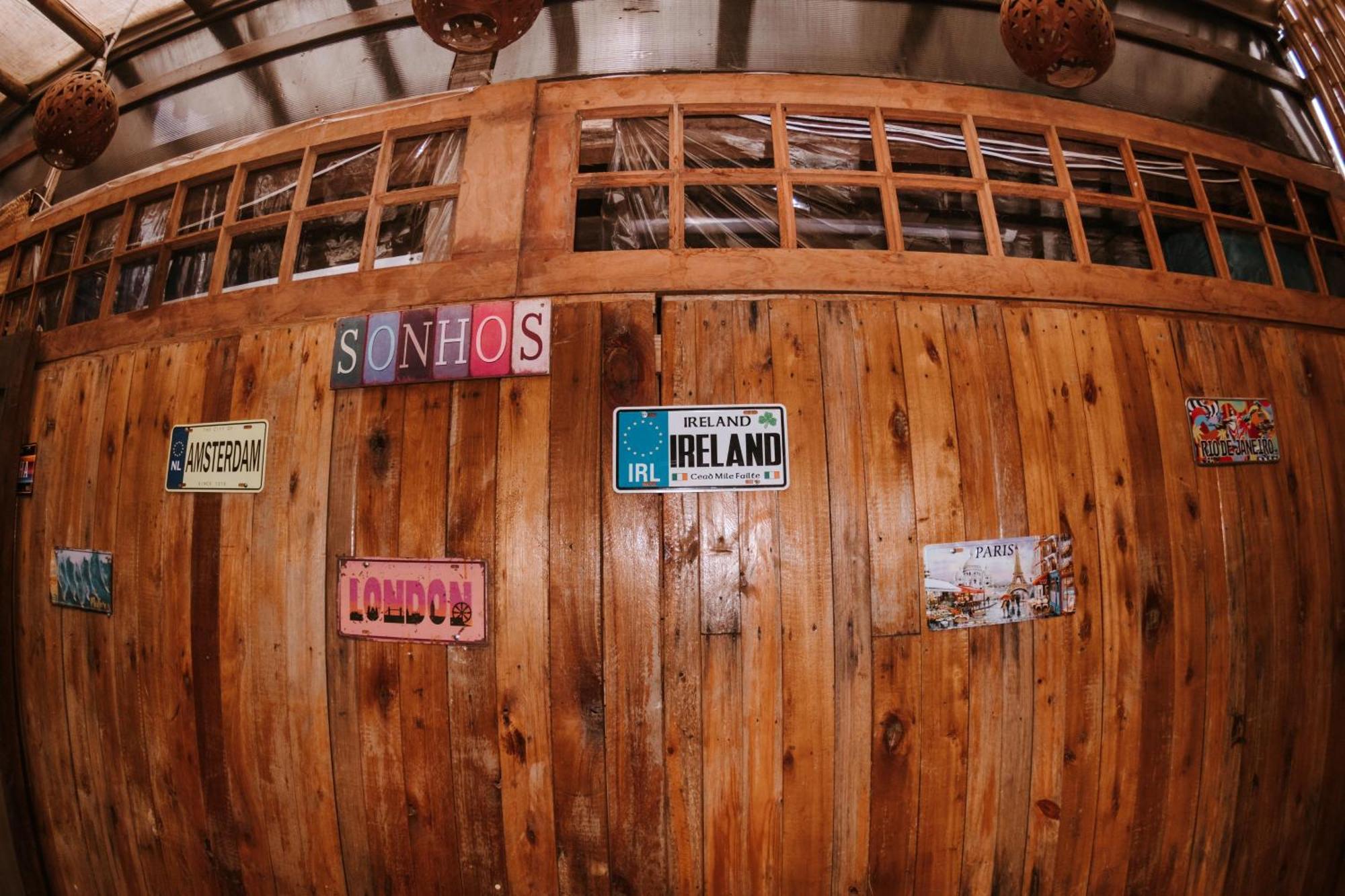 Doce Lar Hostel Noronha เฟอร์นันโด เด โนรอนญา ภายนอก รูปภาพ